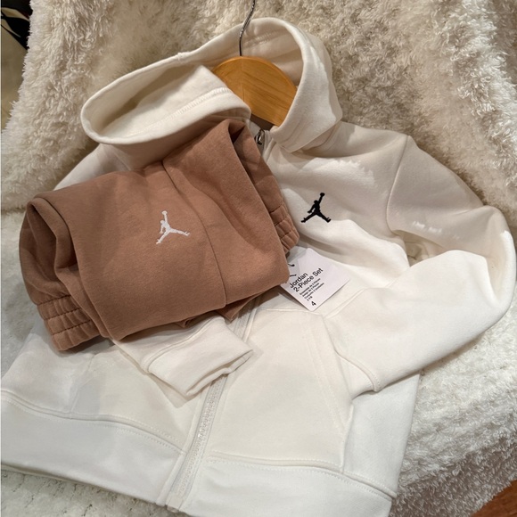 NWT Jordan Boys 2PC Set Size 4Full Zip Hoodie + JoggersHemp 85D325-X0L